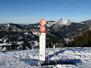 Pistenmarkierung im Skigebiet