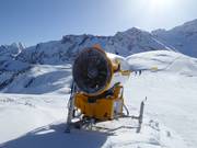 Leistungsfähige Schneekanone am Metschstand