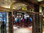 Gediegenes Après-Ski an der Mantles Bar im Sun Peaks Grand