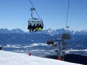 Gipfelbahn - 4er Hochgeschwindigkeits-Sesselbahn (kuppelbar) mit Abdeckhauben