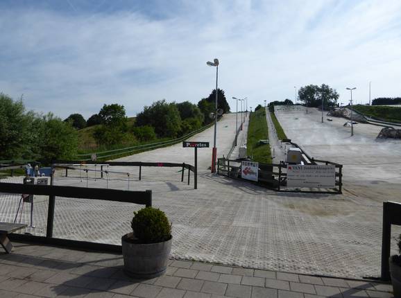 Blick auf die beiden Pisten Nr. 1 und Nr. 2