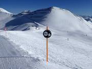 Detaillierte Pistenausschilderung