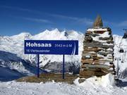 Bergstation Hohsaas mit Blick auf 18 Viertausender
