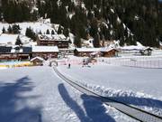 Förderband der Skischule beim Langlaufzentrum