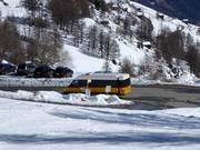 Bus und Haltestelle am Törbeltallift