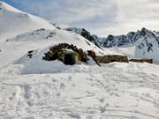 Alte Befestigungsanlagen des Weltkriegs im Skigebiet