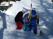 Der Schleppliftbügel wird gereicht