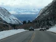 Little Cottonwood Canyon mit der Region Salt Lake City im Hintergrund