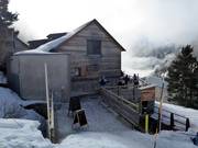 Refuge De L'Oule mitten im Skigebiet