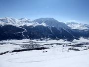 Blick vom Albanas über das Skigebiet Zuoz