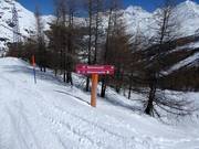 Pistenausschilderung im Skigebiet von Saas-Fee