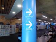 Beschilderung im Umkleidebereich der Skihalle