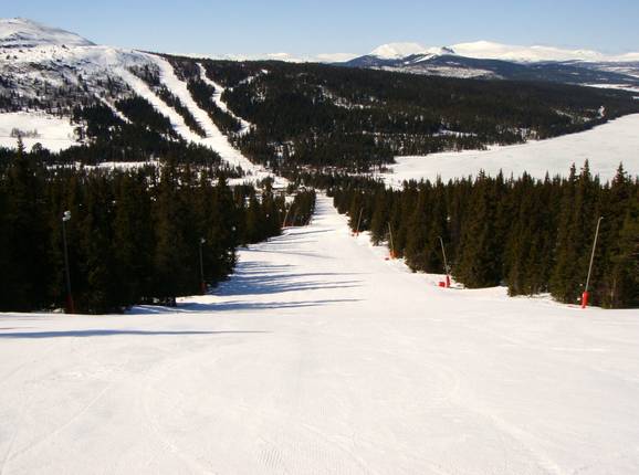 Leichte Abfahrt am Tellerlift Blabaerfjell 