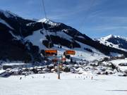 Turm 6er - 6er Hochgeschwindigkeits-Sesselbahn (kuppelbar) mit Abdeckhauben und Sitzheizung