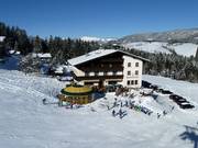 Der Salzburger Dolomitenhof liegt direkt an der Piste in Annaberg