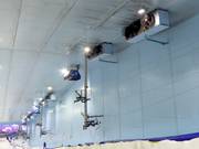 Kühlung und Schneeproduktion an der Hallendecke