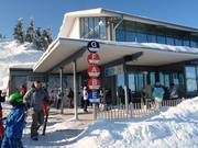 Beschilderung an der Bergstation der Gondelbahn