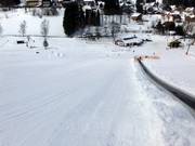 Leichte Piste am Förderband im Tal