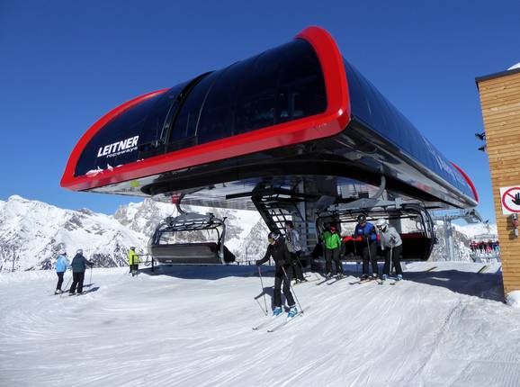 Wastenegg - 6er Hochgeschwindigkeits-Sesselbahn (kuppelbar) mit Abdeckhauben