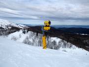 Leistungsfähige Schneekanone im Skigebiet Bjelašnica