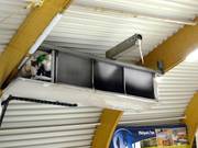 Kühlaggregat und Schneekanone an der Decke