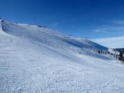 Schwere Abfahrt Nr. 2 mit freiem Skiraum/Tiefschneefahren und Blick zum Gipfel