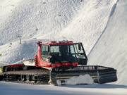 Die Pistenraupe wartet auf ihren nächsten Einsatz