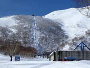 Hana 3 Quad Lift - 4er Hochgeschwindigkeits-Sesselbahn (kuppelbar) mit Abdeckhauben