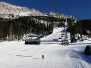 Absam Maierl - 6er Hochgeschwindigkeits-Sesselbahn (kuppelbar) mit Abdeckhauben