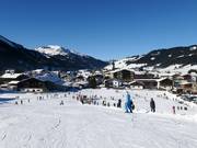 Das Skigebiet grenzt an den Ort Tannheim