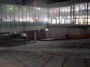 Blick in die Skihalle ohne Schnee