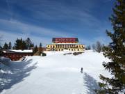 Kreuzeckhaus mitten im Skigebiet