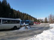 Mit Kleinbussen gelangt man zur Talstation