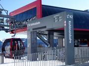 Portale beim Liftzugang mit wichtigen Infos im Vorbeigehen