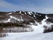 Blick auf die Abfahrten an der Südseite des Mont Tremblant