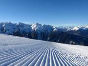 Frisch präparierte Pisten am Morgen