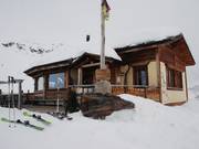 Hütte Jutz an der Bergstation der Seilbahn von Stafal nach St. Anna