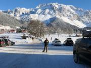 Freundlicher Parkplatzeinweiser