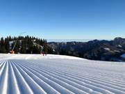 Frisch präparierte Pisten im Skigebiet Kasberg