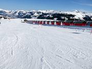 Überdachtes Förderband mit Übungspiste auf der Resterhöhe