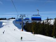 Bernkogel 6er - 6er Hochgeschwindigkeits-Sesselbahn (kuppelbar) mit Abdeckhauben und Sitzheizung