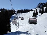 Saanenwald-Hornberg - 3er Hochgeschwindigkeits-Sesselbahn (kuppelbar) mit Abdeckhauben