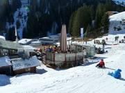 Schirmbar an der Talstation Ugabahn