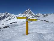 Klare Ausschilderung vor dem Matterhorn