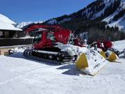 Die Pistenraupen warten auf den nächsten Einsatz