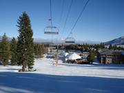 Leichte Abfahrt zur Eagle Lodge