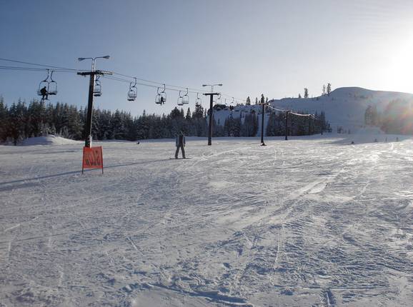 Breite und leichte Piste im Skigebiet Soda Springs