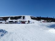 Blick vom Stötentorget auf das Skigebiet
