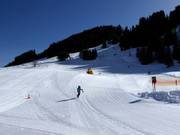 Sehr sorgfältige Pistenpräparierung im Kinderland