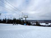 Bergstation Doppelsesselbahn mit Blick auf Rovaniemi